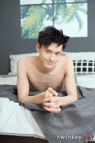 Cum With Big Dick Skinny Boy Leo